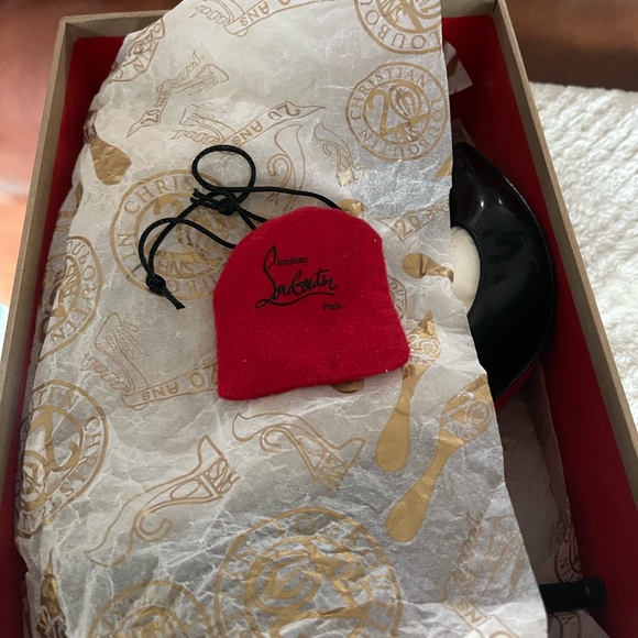 Christian Louboutin Black Patent Leather Pensee 20th Anniversary preloved shoes. - Picture 4 of 8